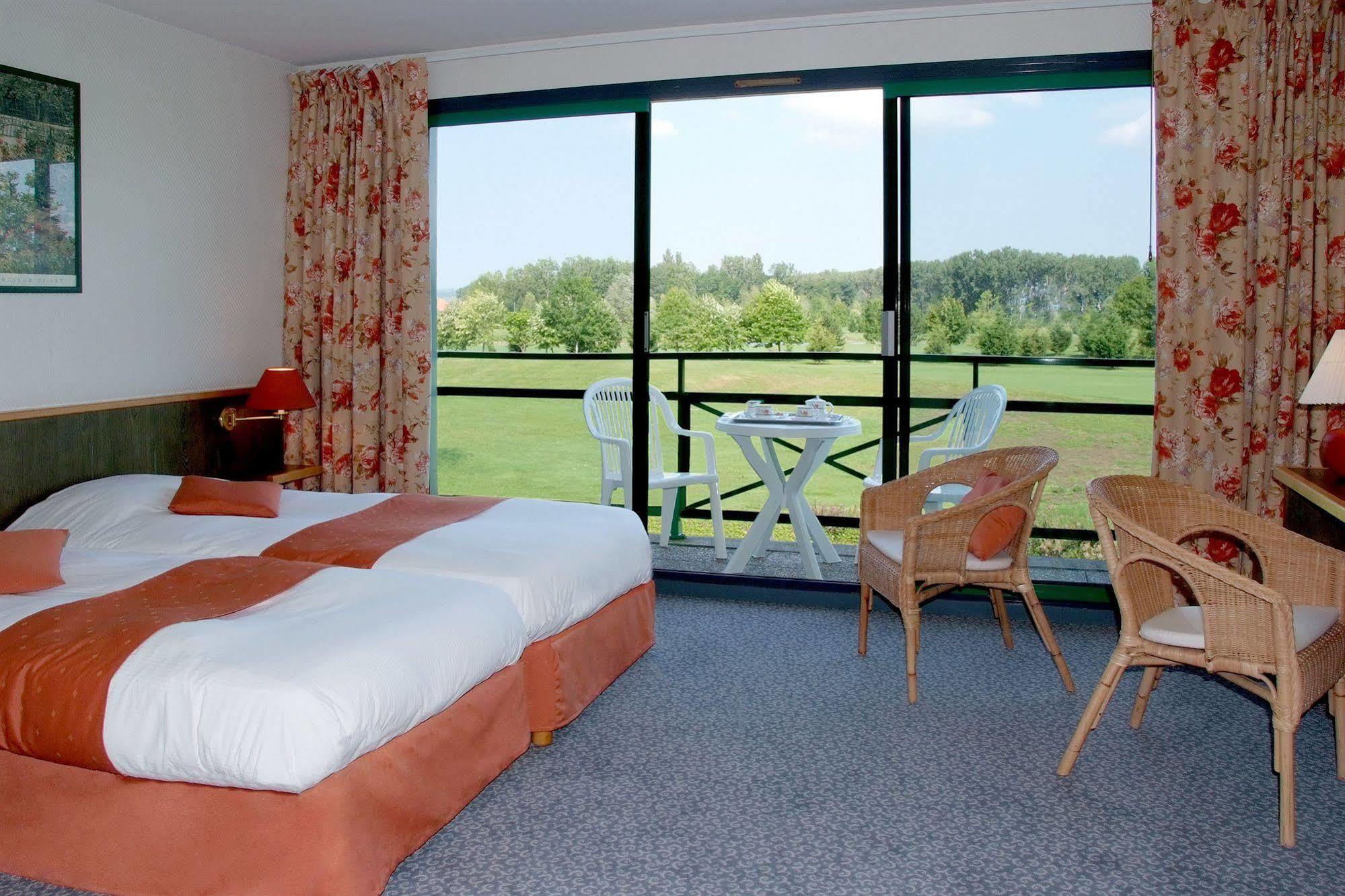 Golf Hotel Colvert - Room Service Disponible Levernois Exteriör bild